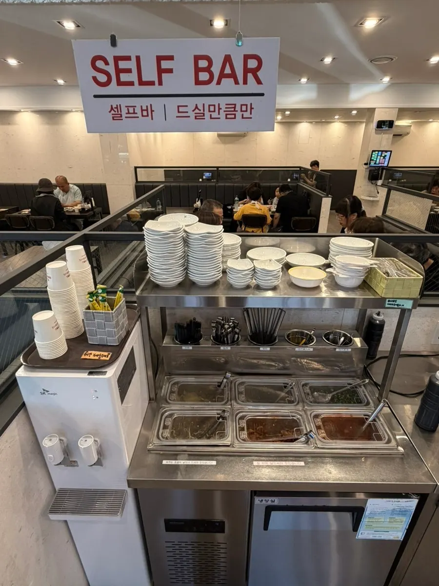 Self-bar with 6 kinds of banchan and toppings