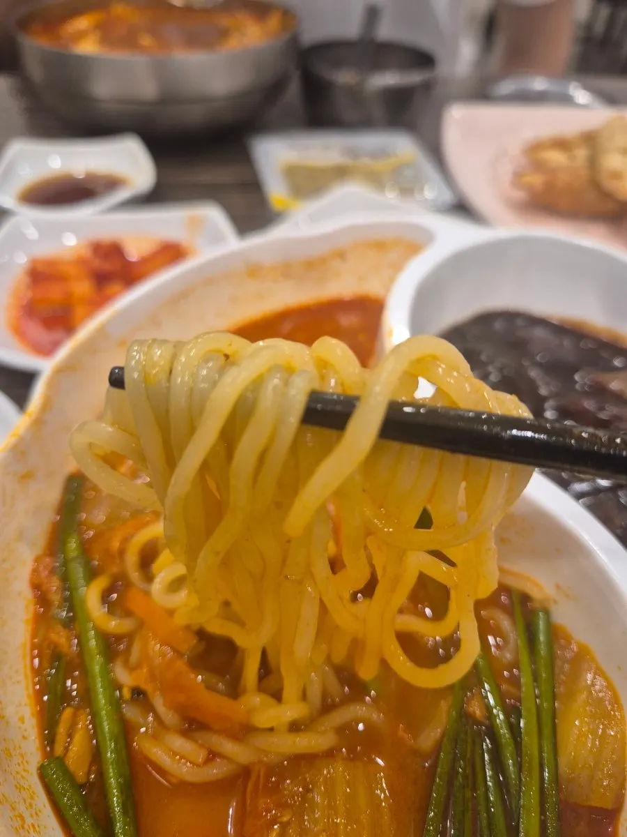 짬짜면의 짬뽕 면발