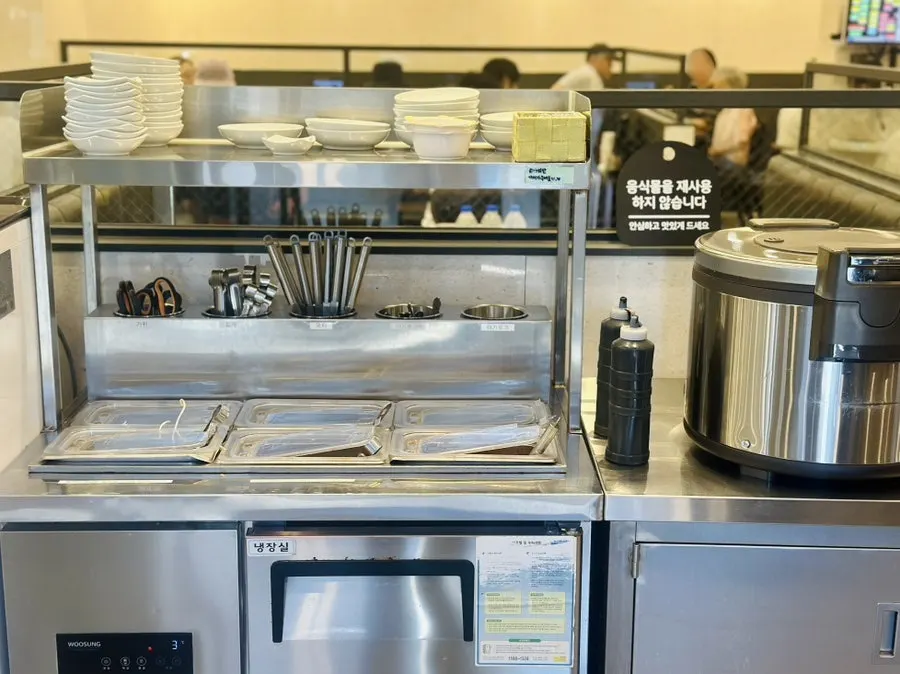 Self-bar with rice and side dishes available