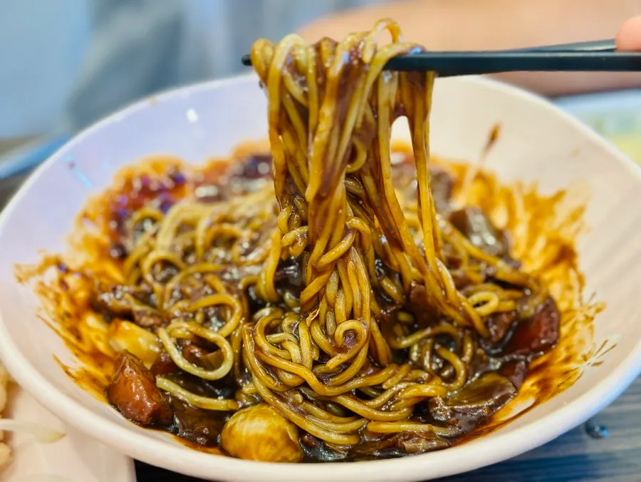 Jjajangmyeon noodles mixed with sauce