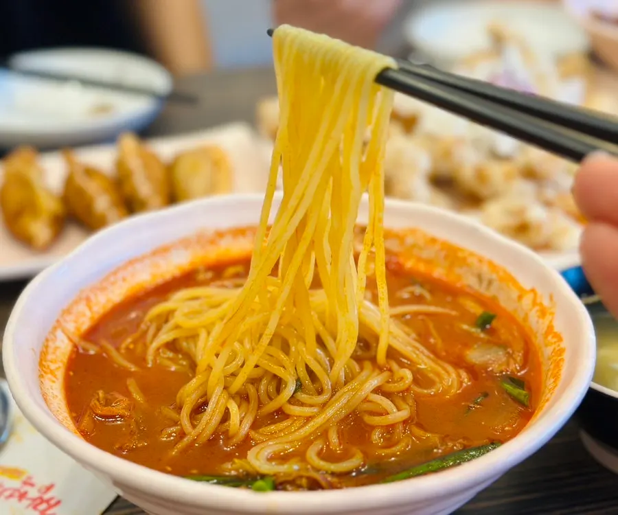 Lifting a serving of jjamppong noodles
