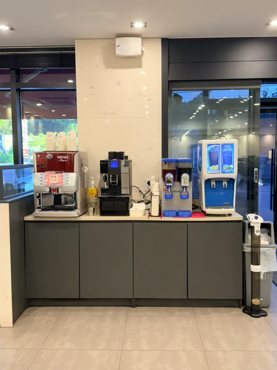 Clean interior of Jjamppong Jijeon Seooreung Branch