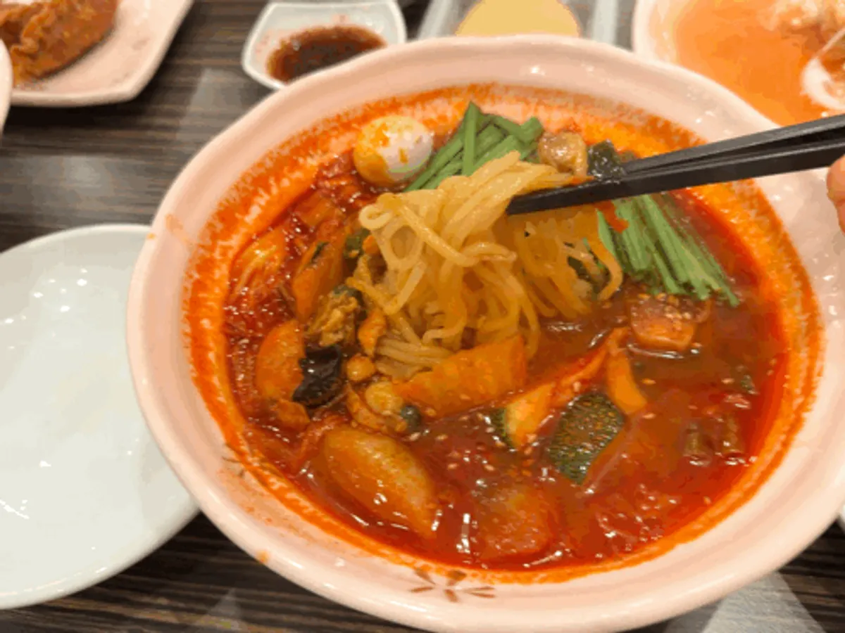 A bowl of jijeon jjamppong packed with vegetables