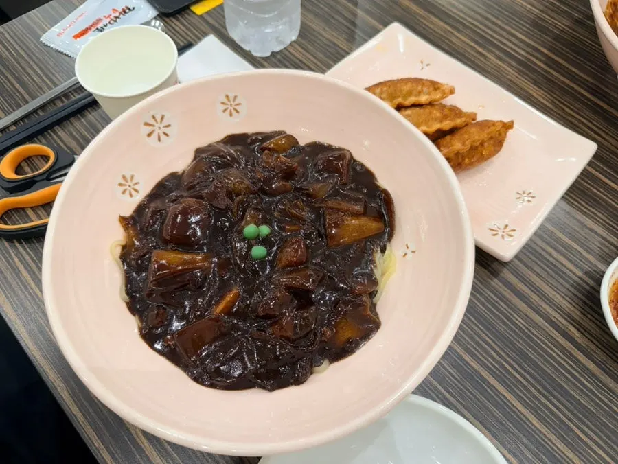 Jijeon jjajang ordered at the mild spice level