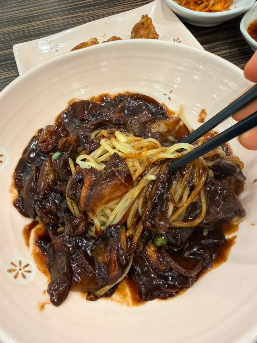 Jijeon jjajang noodles mixed with sauce