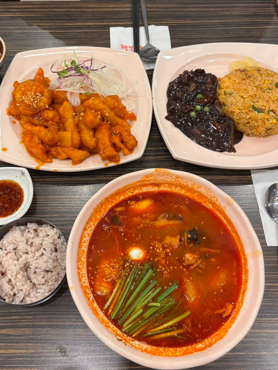 숙주와 밥이 준비된 셀프바