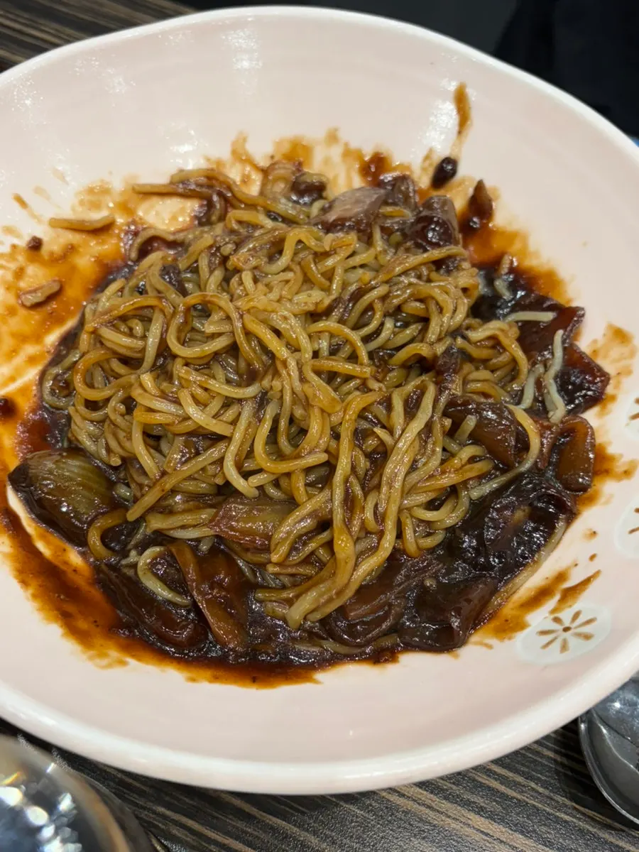 얼큰한 국물의 짬뽕 메뉴