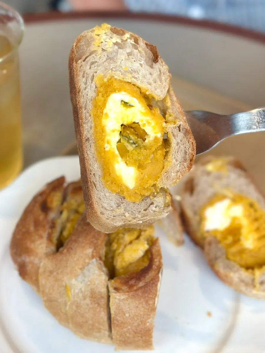 단호박 크림치즈 시골빵 단면