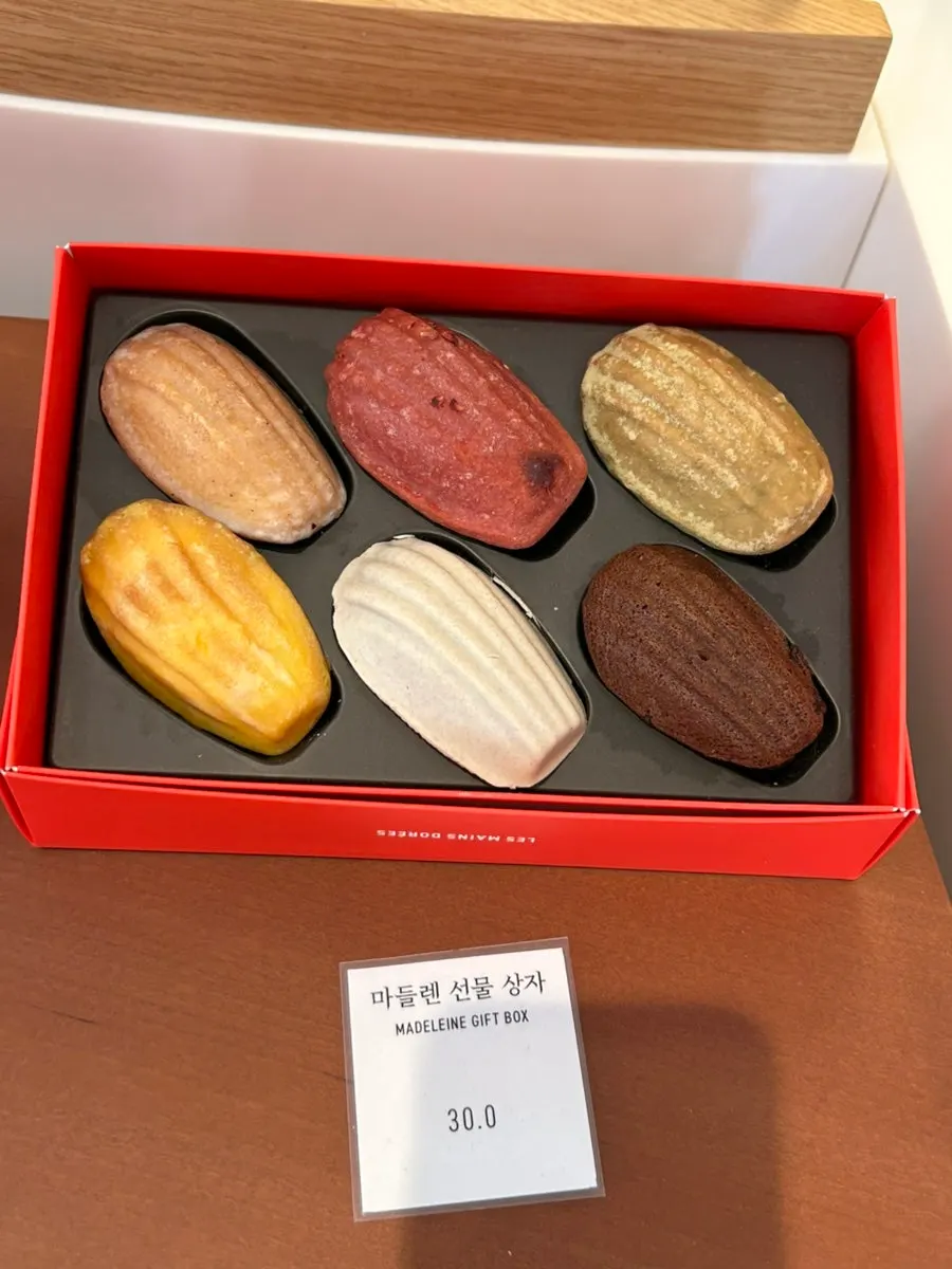 레망도레 입구와 골목 풍경
