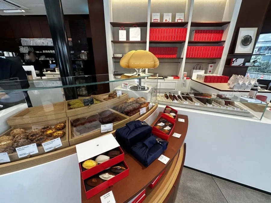 Showcase with croissants and pastries