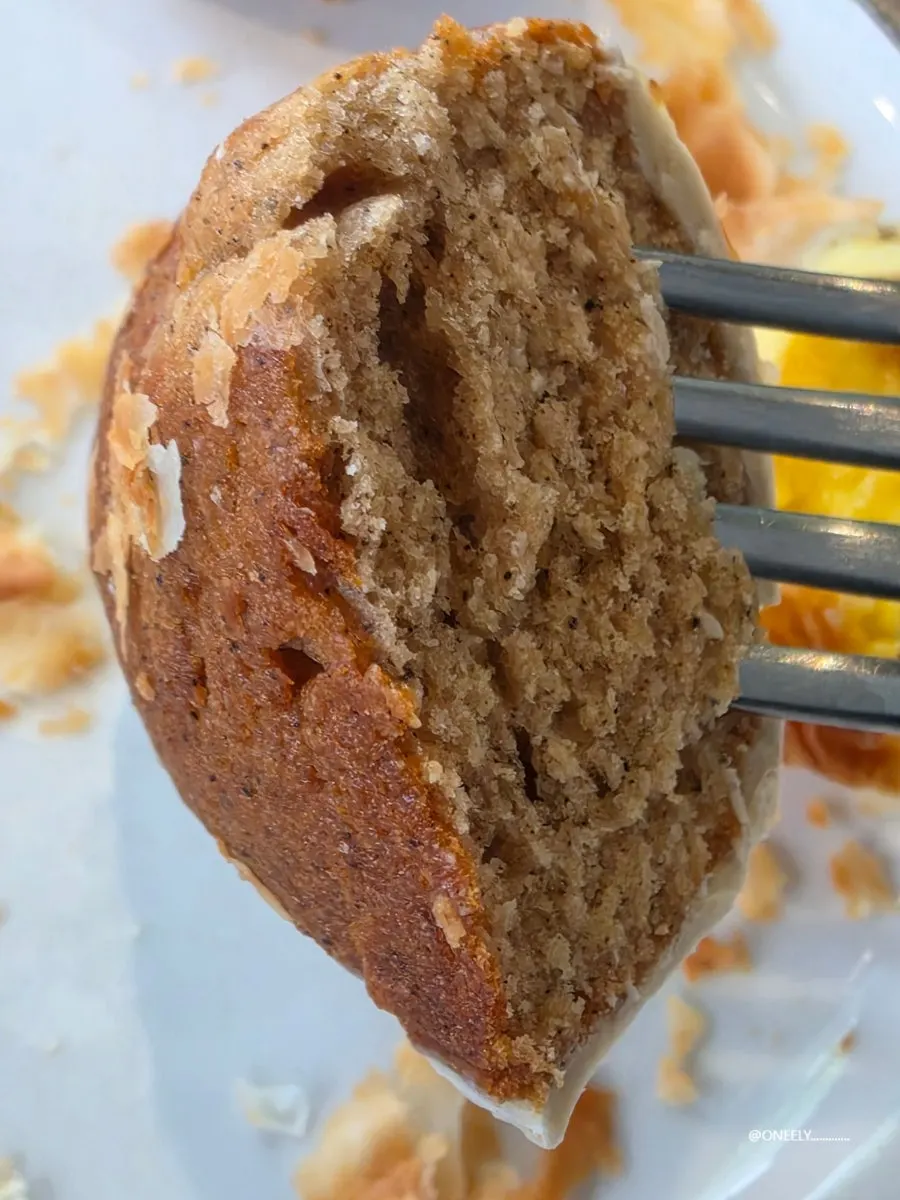 Earl Grey madeleine served on a plate