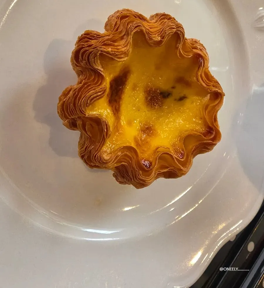 Classic Egg Tart and drinks