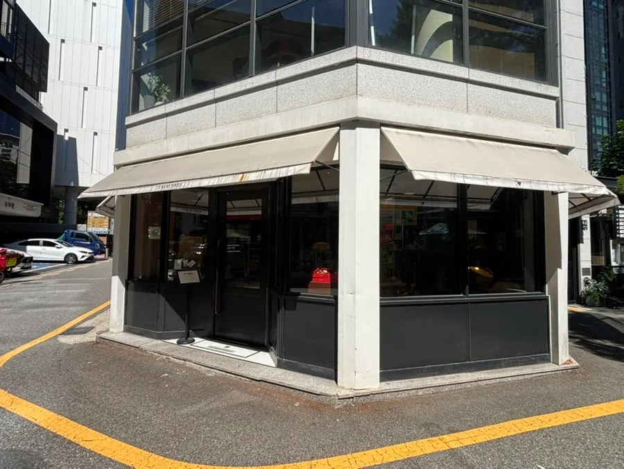 Parking lot next to Remangdore Seorae Village Branch