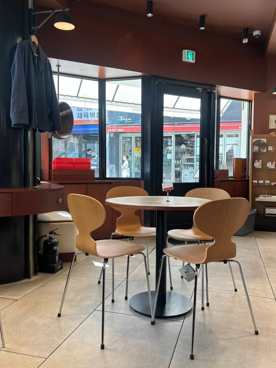 The Remangdore store interior stretching along the side