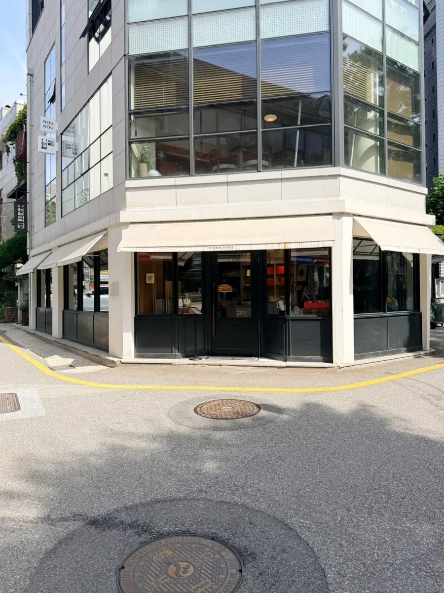 Exterior of Remangdore on the first floor of a corner building in Seorae Village