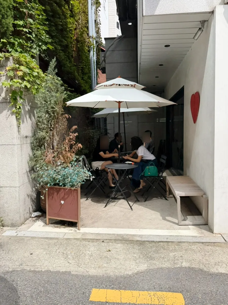 Outdoor terrace space beside Remangdore Seorae Village Branch
