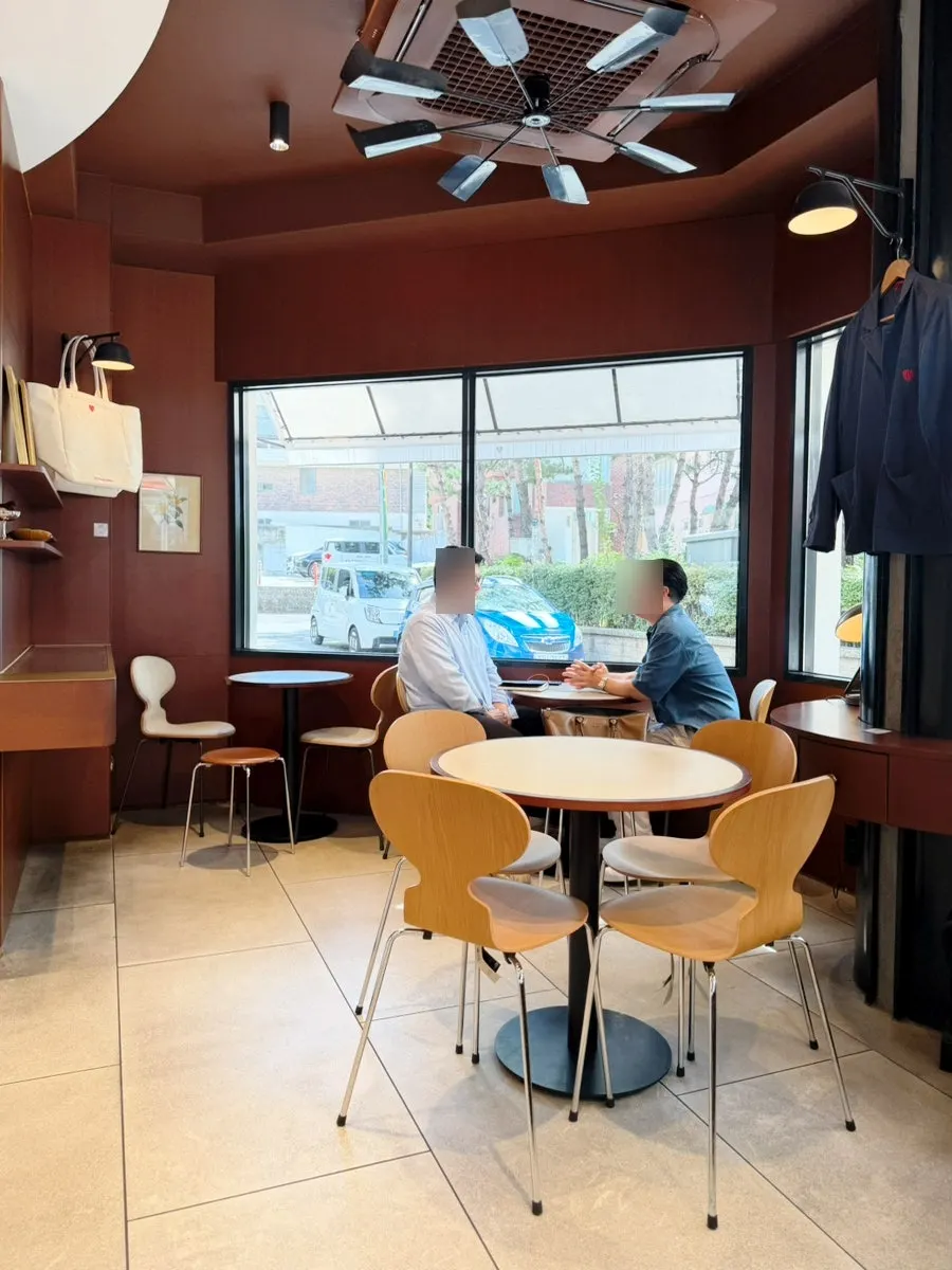 View of window seating at Remangdore Seorae Village Branch