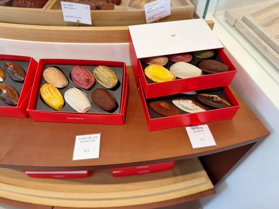 Dessert gift boxes displayed in the store