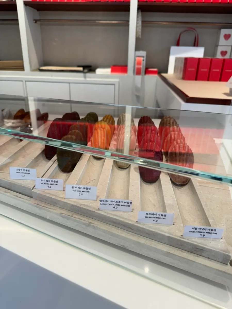 Counter and ordering area at Remangdore Seorae Village Branch