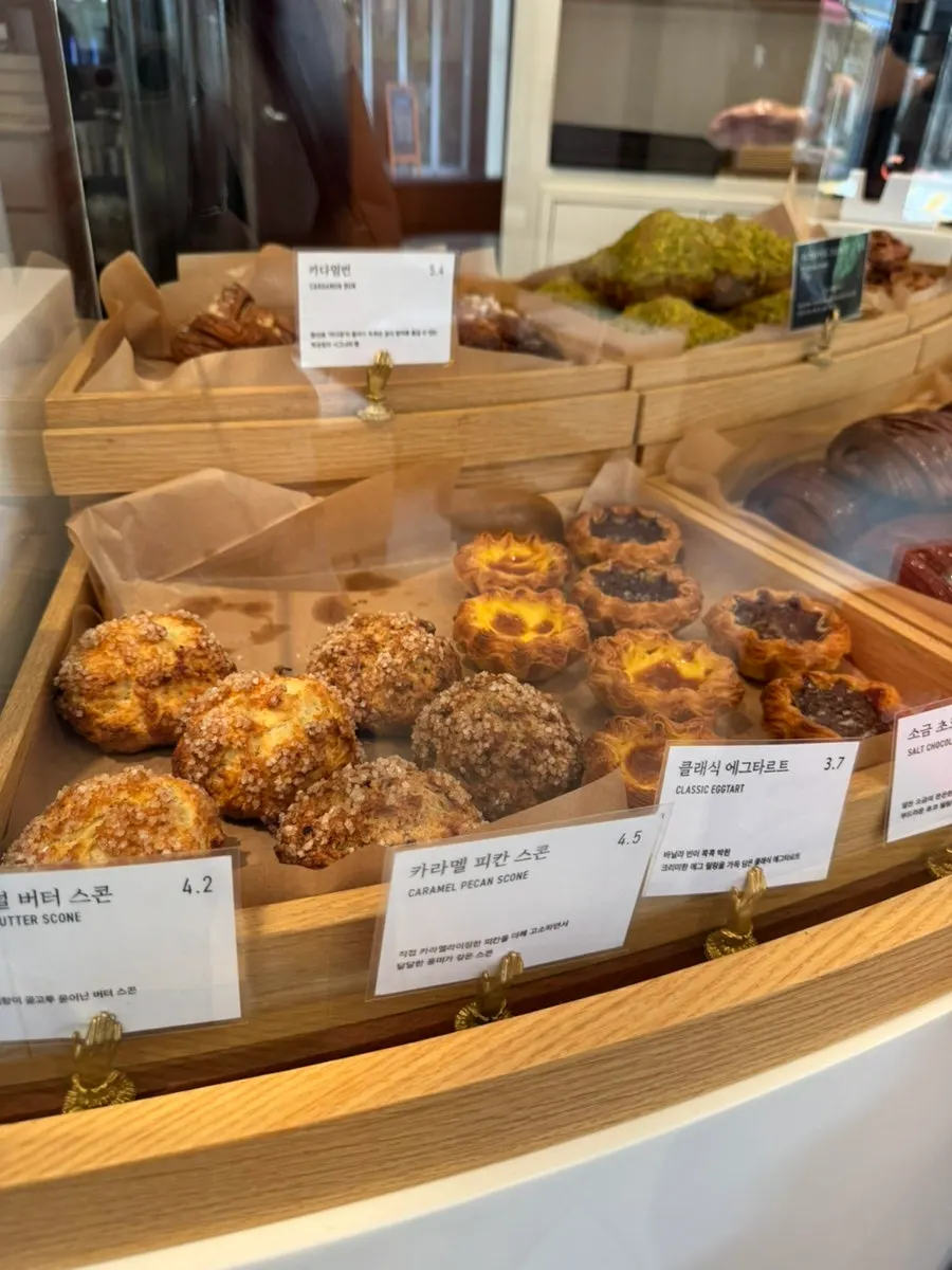 Bakery display case at Remangdore Seorae Village Branch