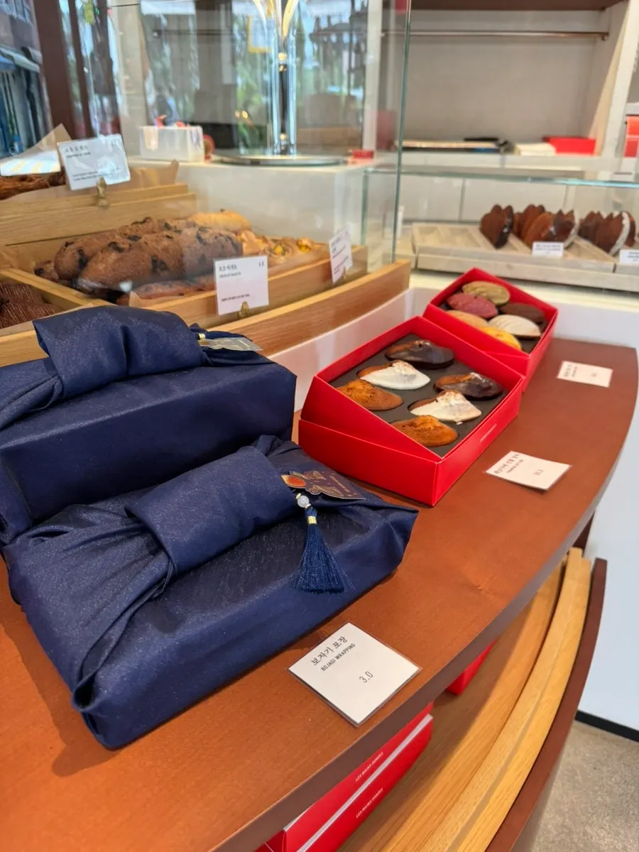 Baked goods corner at Remangdore Seorae Village Branch