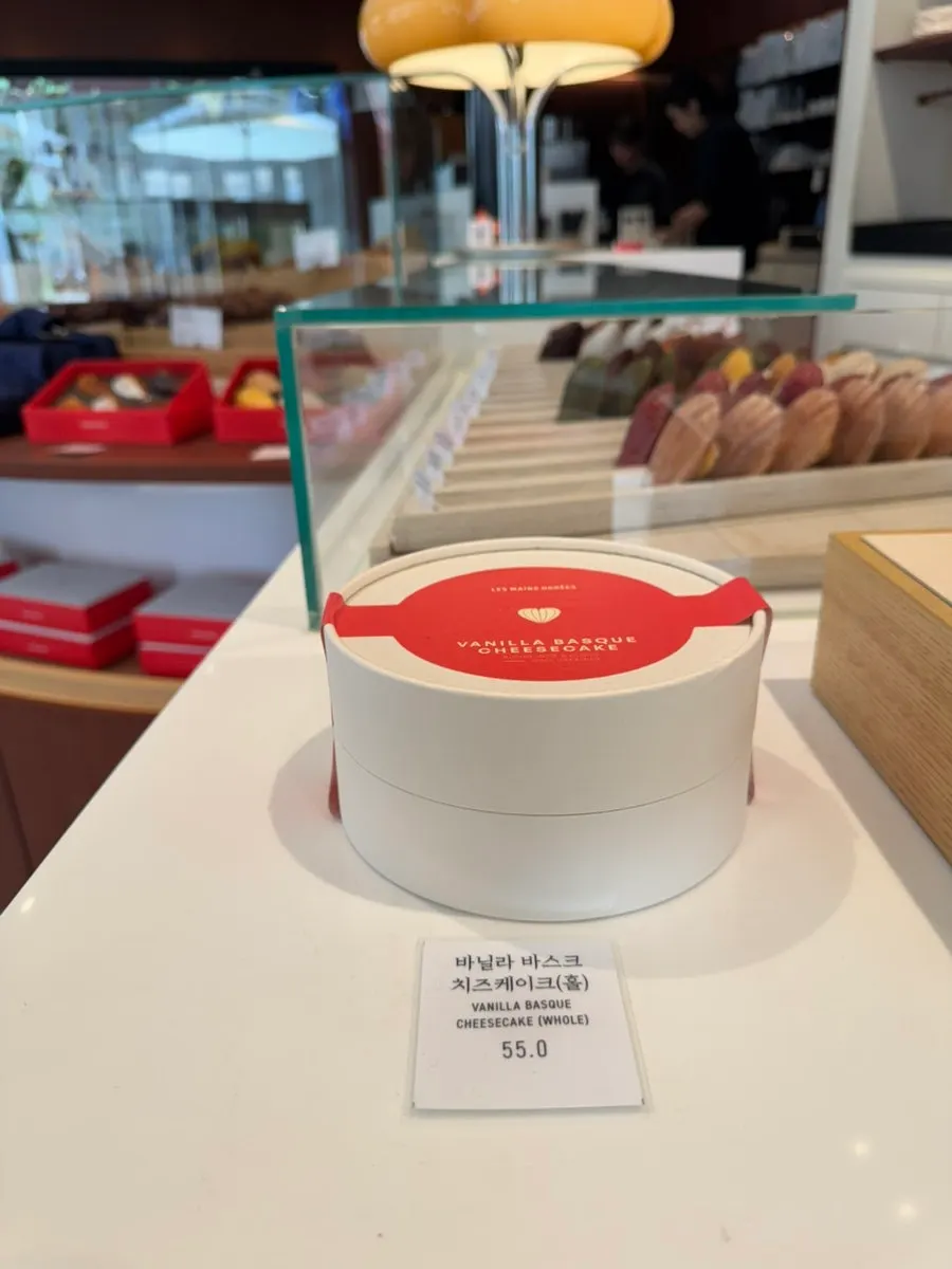 Full view of the dessert display at Remangdore Seorae Village Branch