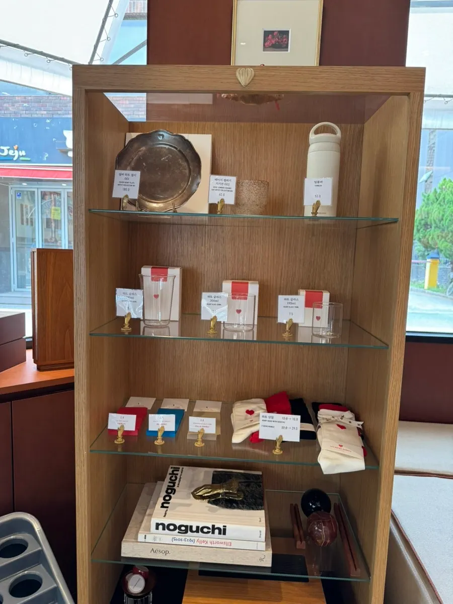 Dessert gift wrapping corner at Remangdore Seorae Village Branch
