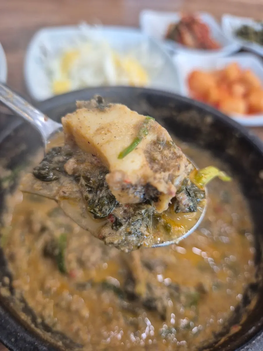 Chueotang topped with thickly sliced abalone