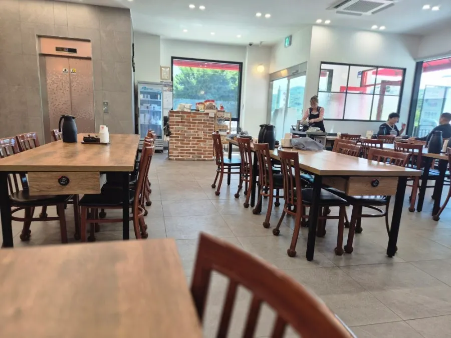Interior of Seolak Chueotang's standalone first-floor building