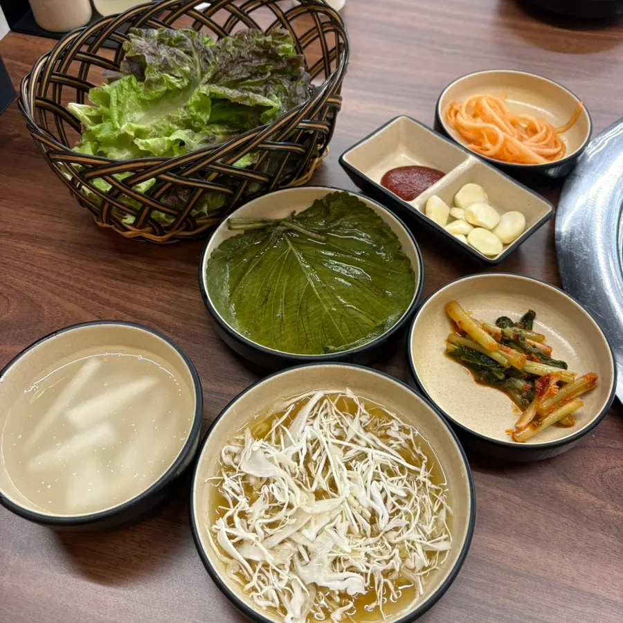 Dongchimi and basic side dishes served at the table
