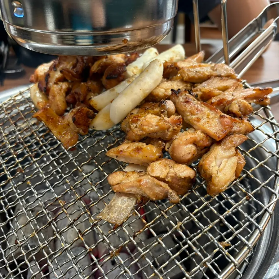 Charcoal dakgalbi browning nicely on the grill