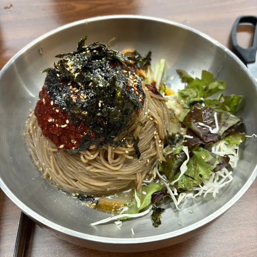 Bibim makguksu ordered in a large portion