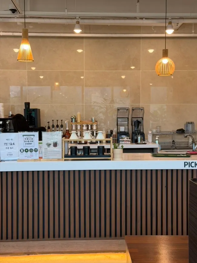 Seating at Cafe Neorae with Seoraksan visible through floor-to-ceiling windows