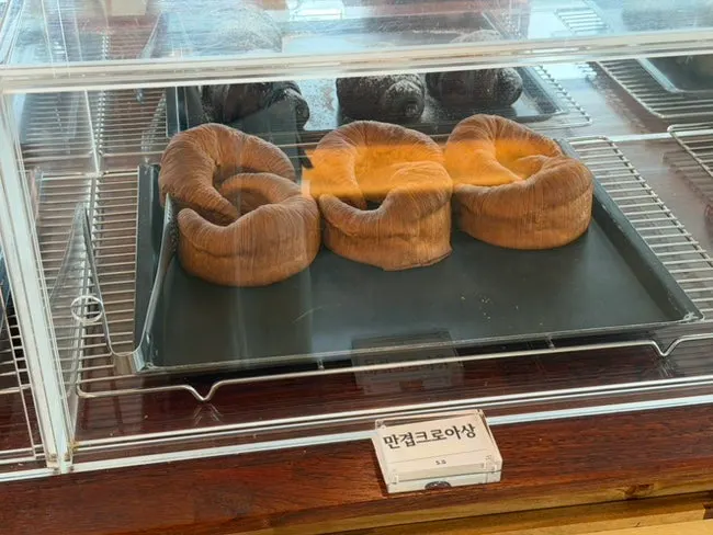 Bakery display on the 1st floor of Cafe Neorae