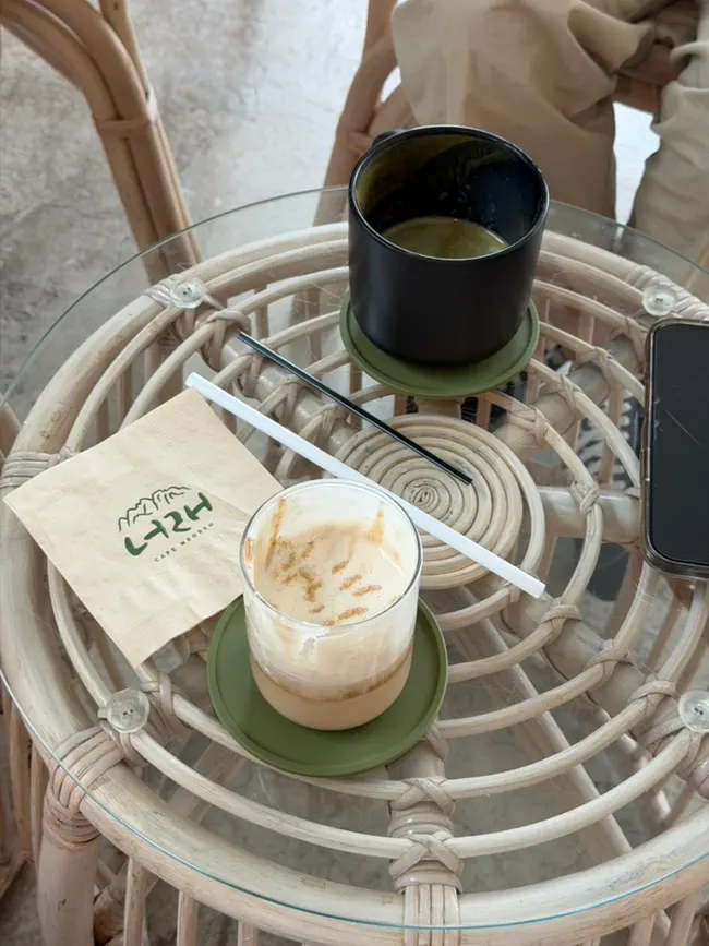 Signature Neorae Latte topped with Neorae cream