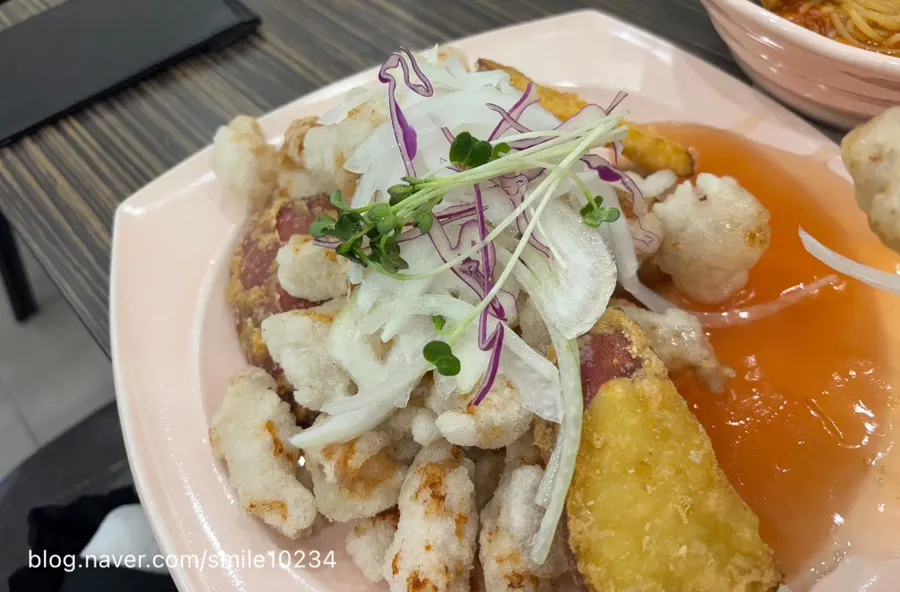 Glutinous rice tangsuyuk with fried sweet potato
