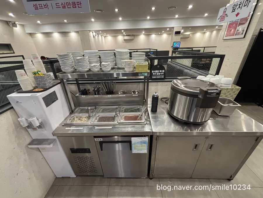 Self-service bar with unlimited rice