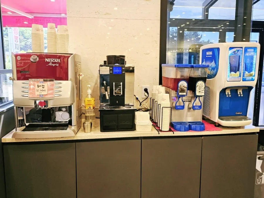 Coffee and drink area for after the meal
