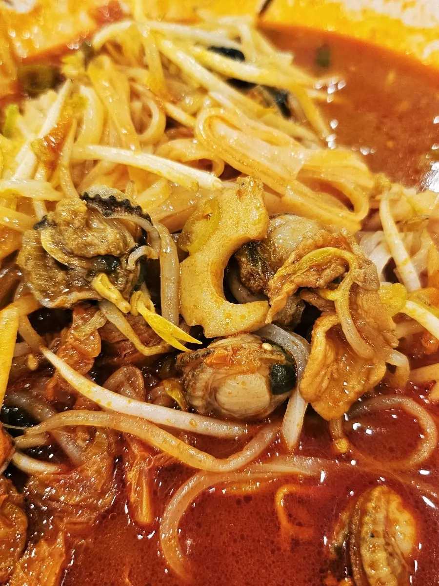 Rice-noodle jjamppong with spicy broth