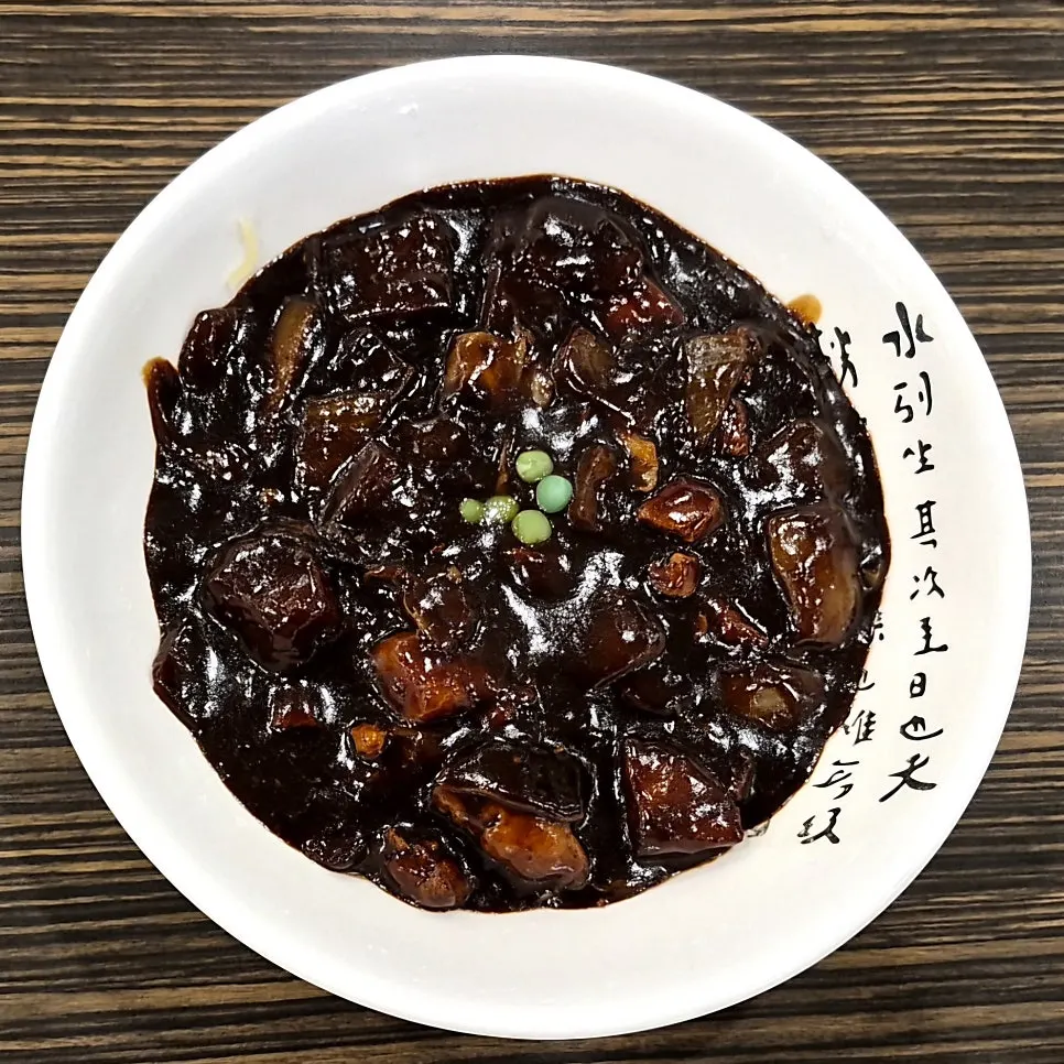 Extra-large jjajangmyeon