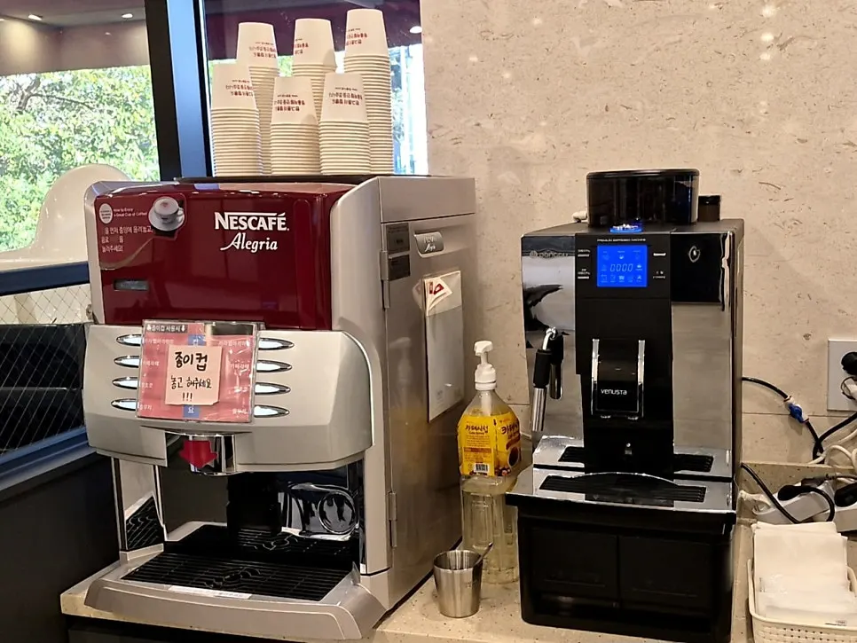 Coffee and juice dessert corner