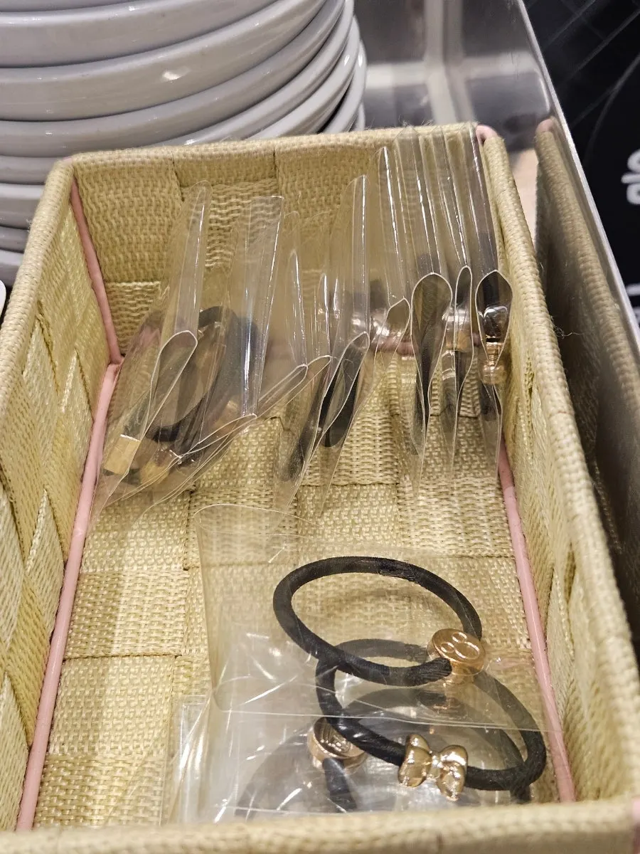 매장에 준비된 아기 식기