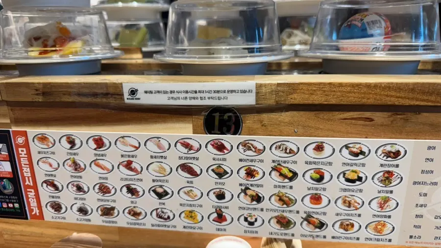 The flat ₩2,100 conveyor-belt sushi rail