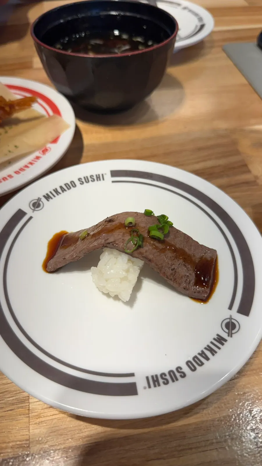Yukhoe sushi topped with seasoning