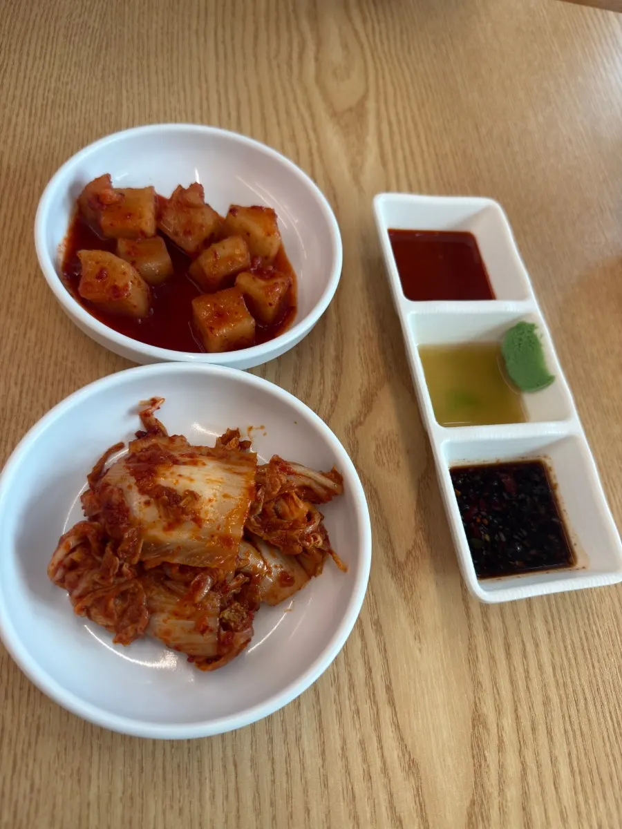 서산동죽칼국수 겉절이 김치 반찬