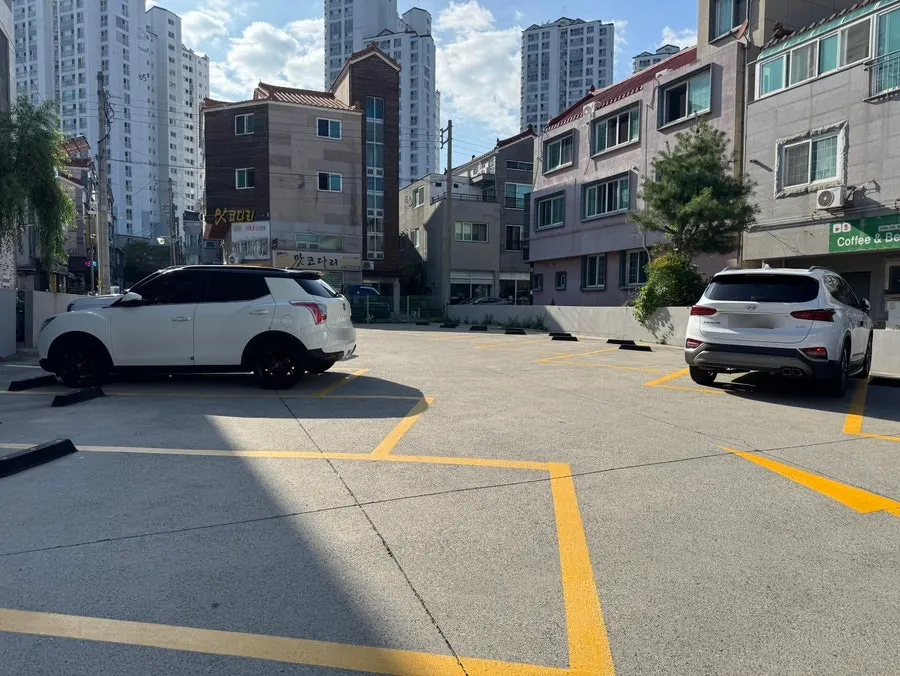 서산동죽칼국수 전용 주차장 전경