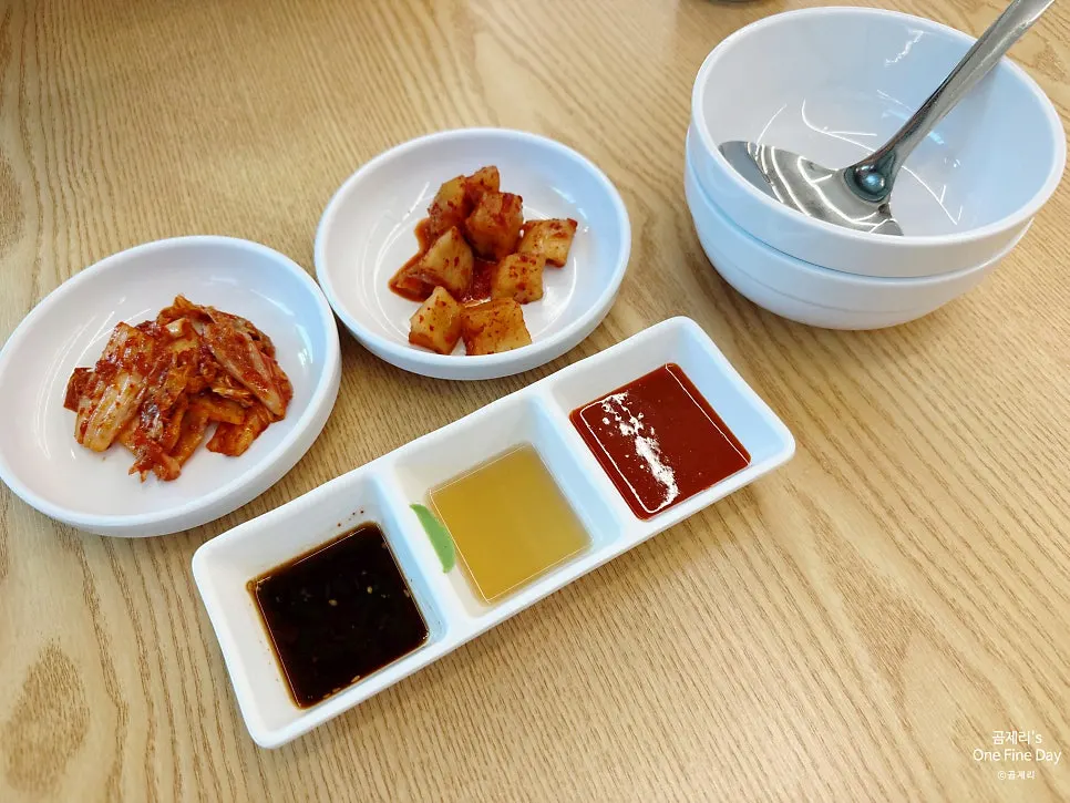 Menu board listing kalguksu, pajeon, and dongjuk clam soup