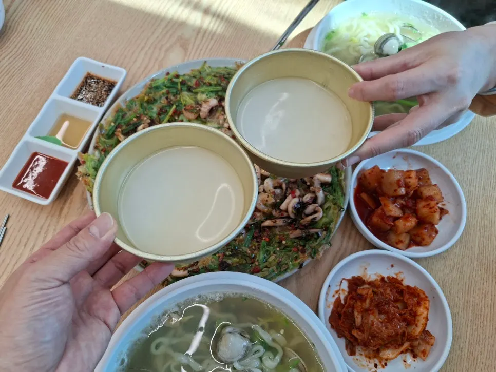 Jipyeong makgeolli ordered alongside the meal