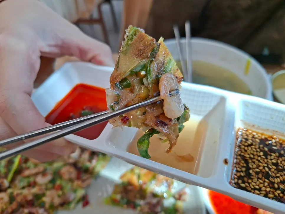 Seafood pancake and makgeolli pairing