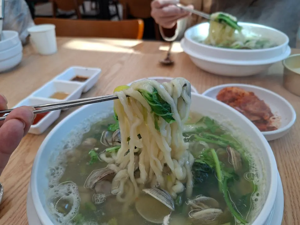 Bowl of kalguksu filled with dongjuk clams
